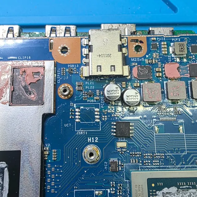 Placa-mãe LA-K181P do Acer Nitro 5 AN515-44 com o processador AMD e os conectores visíveis
