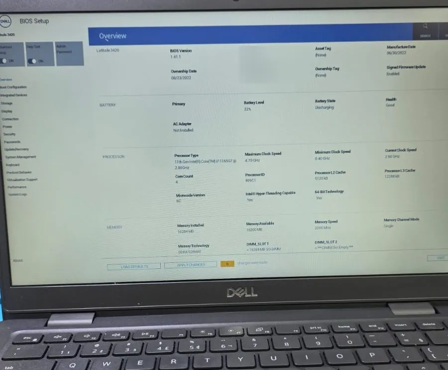 Tela de informações da BIOS de um Dell Latitude 3420, versão 1.41.1, com processador Intel Core i7-1165G7, 16 GB de memória e a bateria com 22 por cento