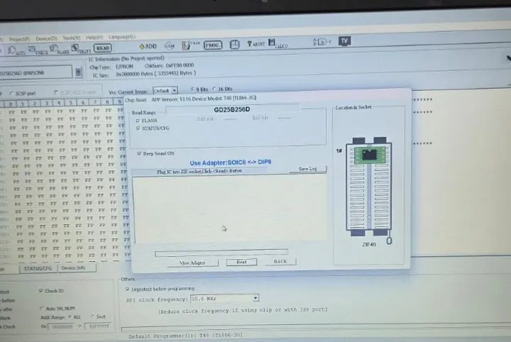 Tela do programa do programador de memórias com o chip GD25B256D selecionado, a janela de leitura aberta e a indicação de usar o adaptador SOIC8 para DIP8