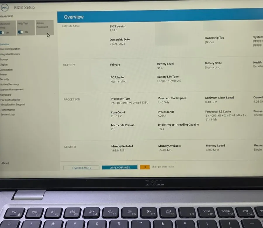 Tela de configuração da BIOS do Dell Latitude 5450 versão 1.24.0, com processador Intel Core Ultra 5 135U, 16 GB de memória a 4800 MHz e o botão Admin Password acessível