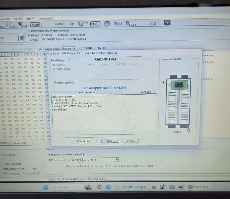 Tela do programa Xgpro mostrando a leitura bem-sucedida do chip XM25QH128A de 16 MB, com o adaptador SOIC8 indicado na tela