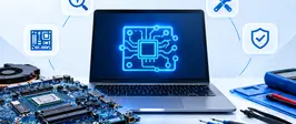 Notebook com um chip iluminado na tela, ao lado de uma placa-mãe de notebook e ferramentas de bancada